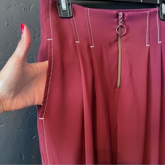TOPSHOP Burgundy Dress Pants Slacks Pleated
Waist Tapered Leg Sz 6 - Picture 8 of 10